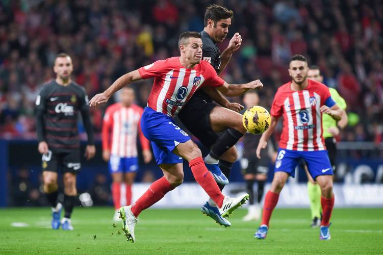 法媒：本泽马并未与吉达联合续约，也没收到俱乐部的续约提案（法媒：本泽马未与吉达联合续约，俱乐部亦未提出续约提案）