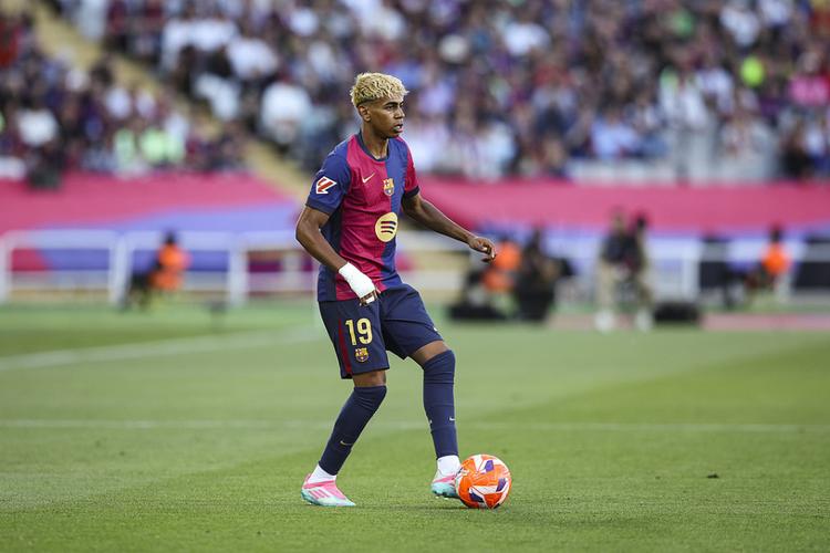 伤愈复出那一刻全场起立鼓掌（伤愈归来那一刻，全场起立致敬）