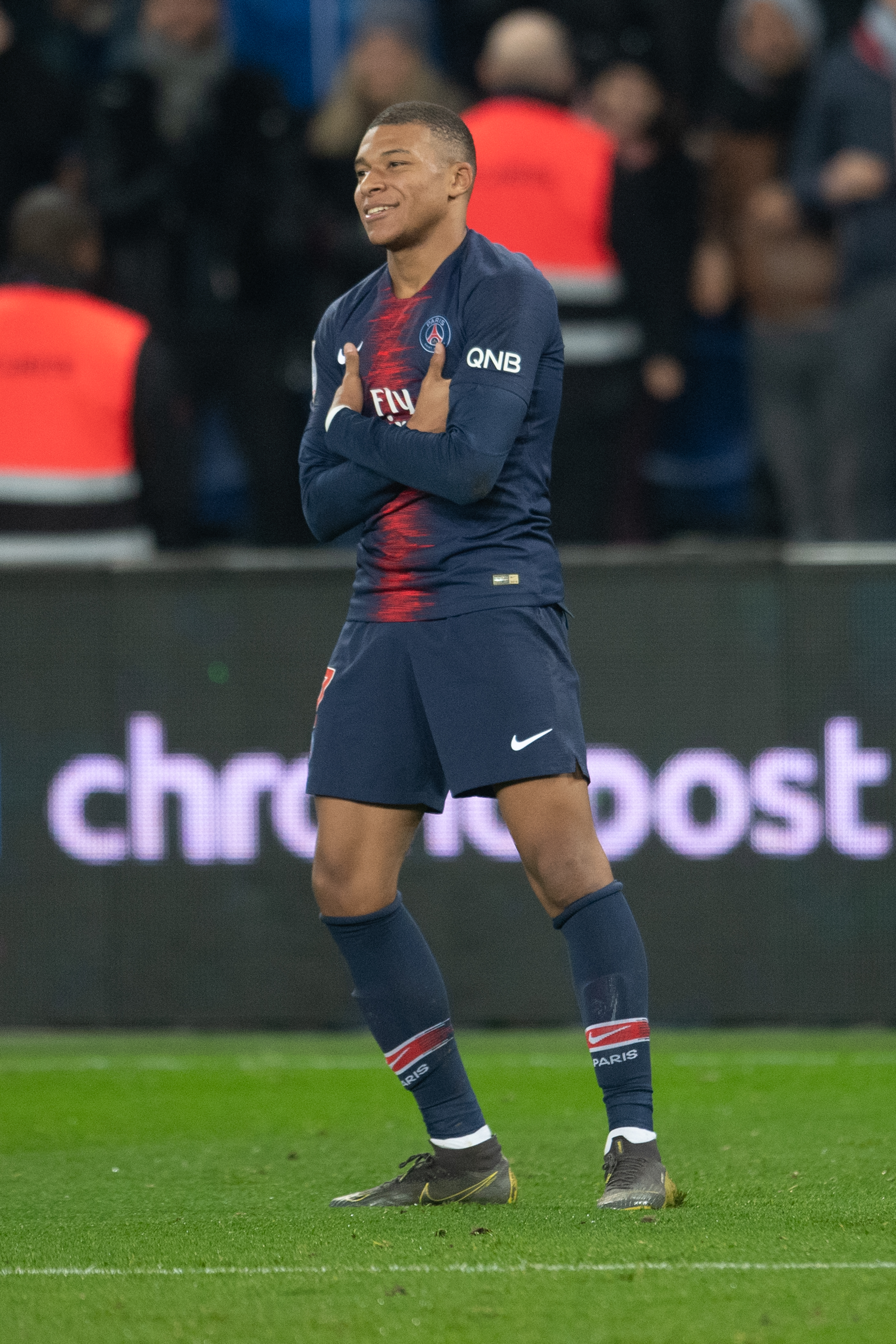 皇马电视台炮轰裁判：未给维尼点球简直是丑闻，太明目张胆了（皇马电视台怒批裁判：维尼修斯明显点球被漏判，简直就是丑闻）