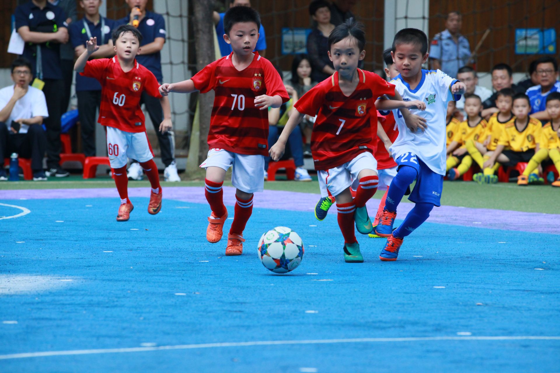 曼城备战欧冠半决赛，训练照曝光（曼城冲刺欧冠半决赛 训练画面曝光）