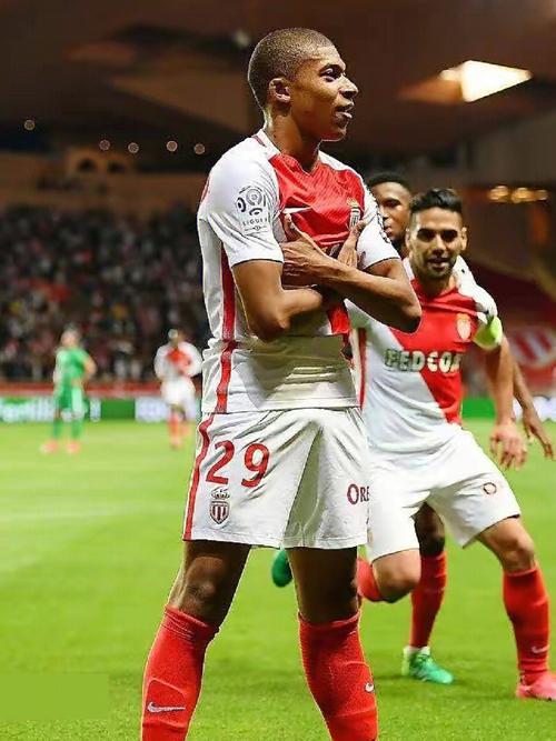 法国客场3-1逆转阿塞拜疆，马特塔、阿克利乌什破门，古斯托两助攻（法国客战阿塞拜疆3-1上演逆转：马特塔、阿克利乌什建功，古斯托双助攻）