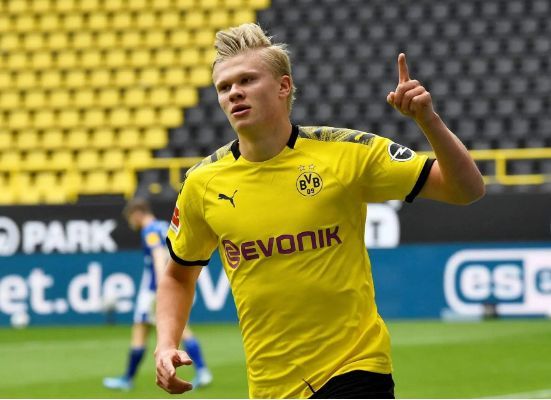 科迪罗兹对决奥巴费米争夺WWE与NXT冠军（科迪罗兹大战奥巴费米：WWE与NXT双冠之争）