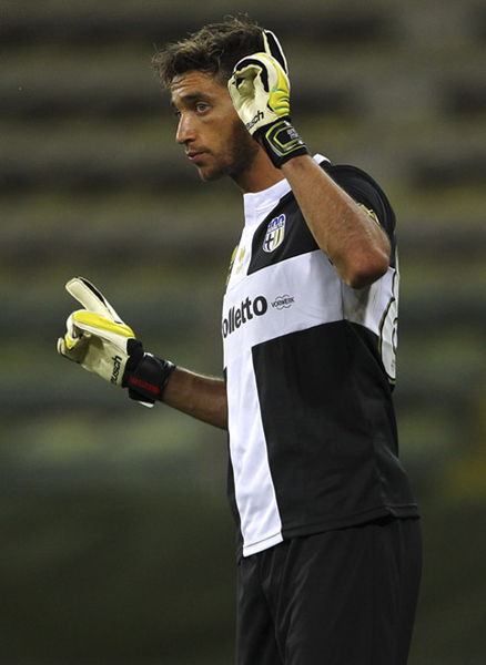 官方：辽宁铁人签下云南玉昆后卫迪力穆拉提（辽宁铁人官方宣布签约云南玉昆后卫迪力穆拉提）