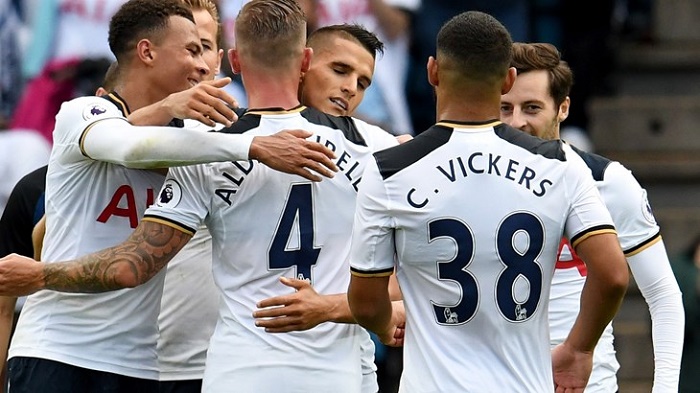 米体：米兰双雄均有意铃木彩艳，帕尔马要价2000万欧（米体：米兰双雄盯上铃木彩艳，帕尔马开价2000万欧）