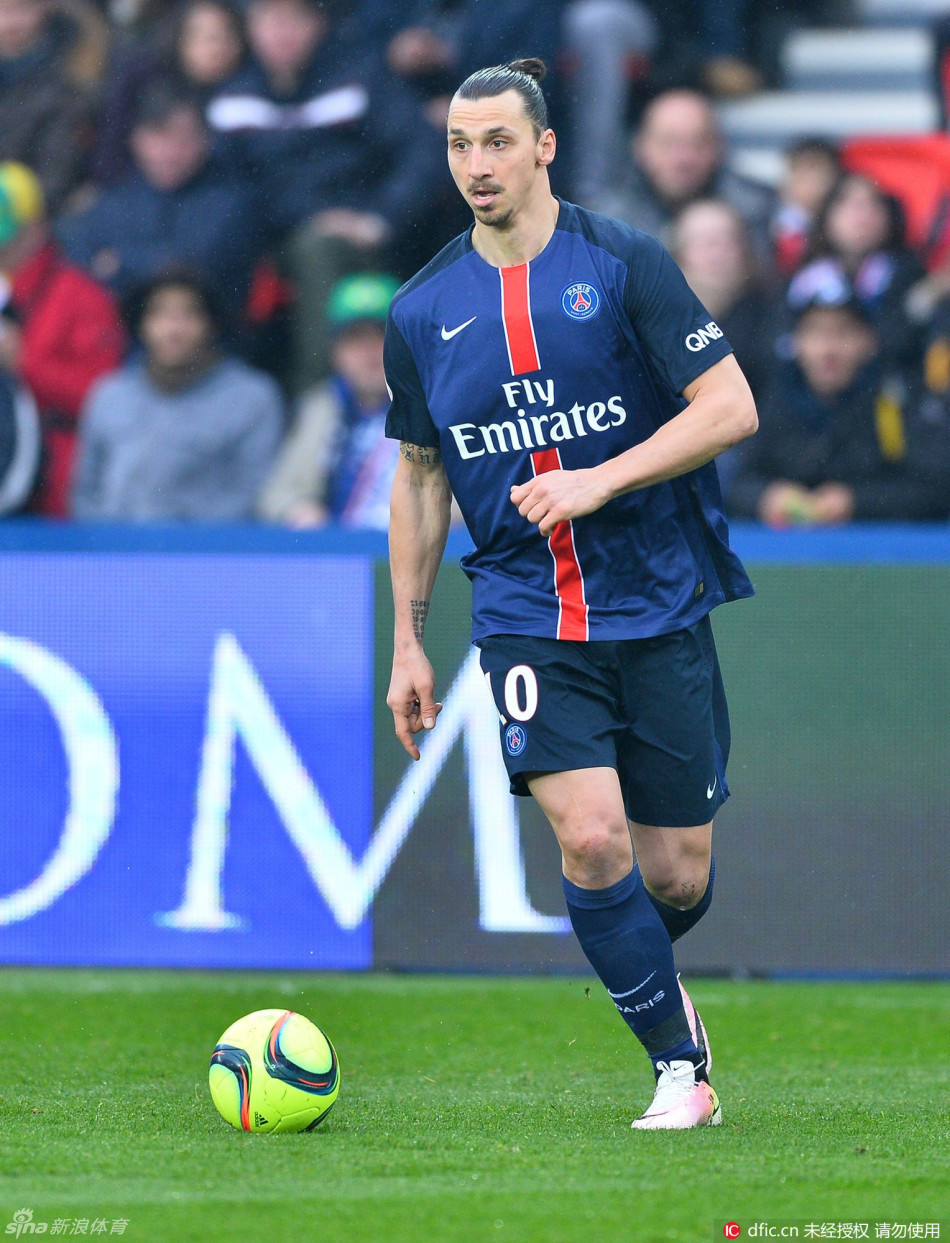 手感火热！狄龙半场10中7得到19分2篮板1助攻（状态爆棚！狄龙半场10投7中砍下19分2板1助）