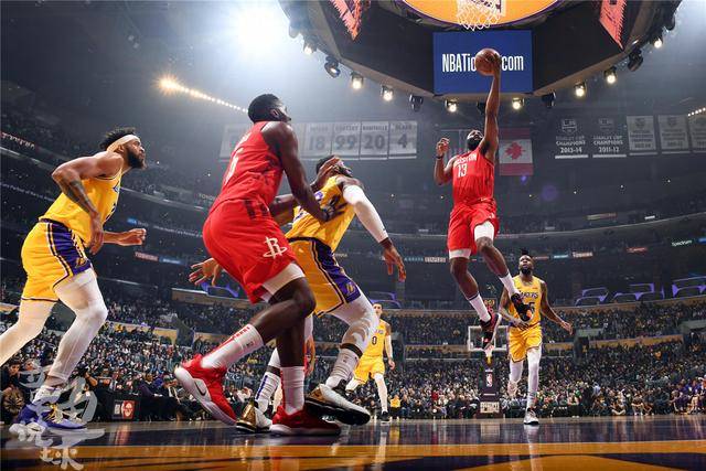 圣吉罗斯主帅：我们展现出了勇气和激情，对球队表现感到满意（圣吉罗斯主帅：球队展现勇气与激情，我对表现很满意）