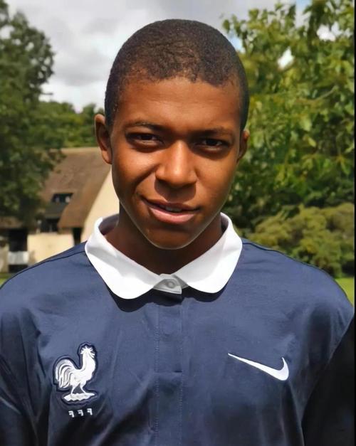 马德兴：中国足球管理组织没上道，没有协调好内卷和外战矛盾（马德兴：中国足球管理层治理失当，未妥善协调内卷与外战之间的矛盾）