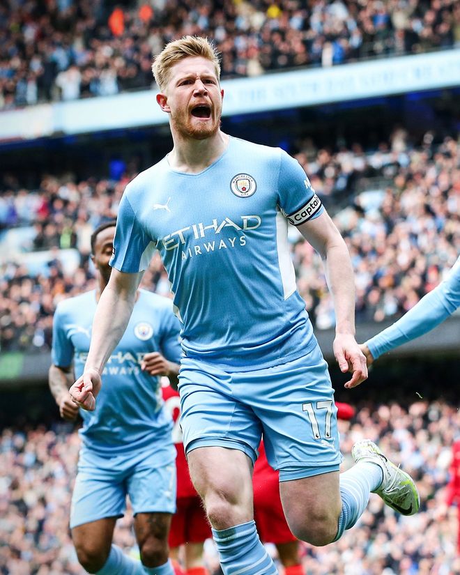 梅西抵达印度行第二站海得拉巴，现场球迷高呼梅西的名字（梅西抵达印度之旅第二站海得拉巴，现场球迷齐声高呼其名）